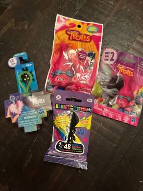 Trolls Blind Bag Surprise Pack - Pink, Purple, Blue